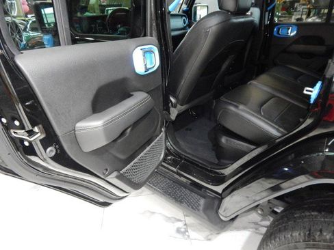 Used 2023 Jeep Wrangler Unlimited Sahara w/ Cold Weather Group image 39