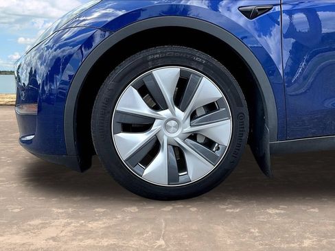 Used 2023 Tesla Model Y Long Range AWD/4WD image 33