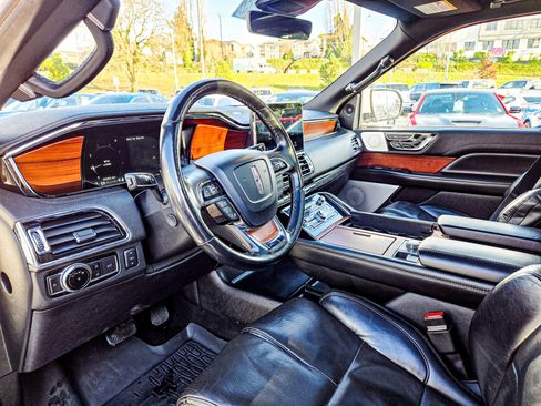 Used 2020 Lincoln Navigator Reserve image 9