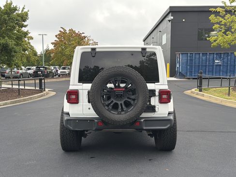 Used 2020 Jeep Wrangler Unlimited Sahara AWD/4WD image 13