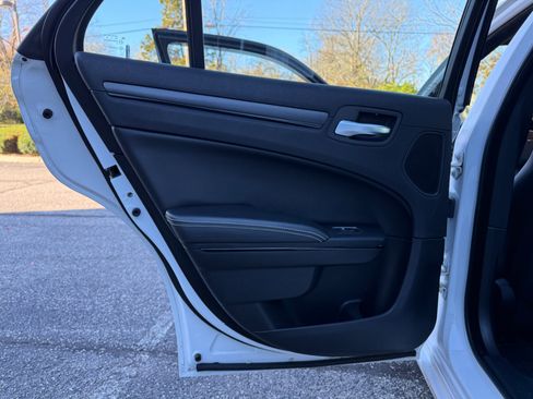 Used 2015 Chrysler 300 S image 17