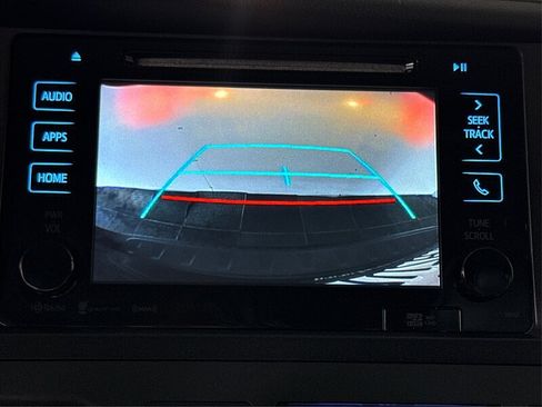 Used 2016 Toyota Sienna SE w/ SE Preferred Package FWD image 21