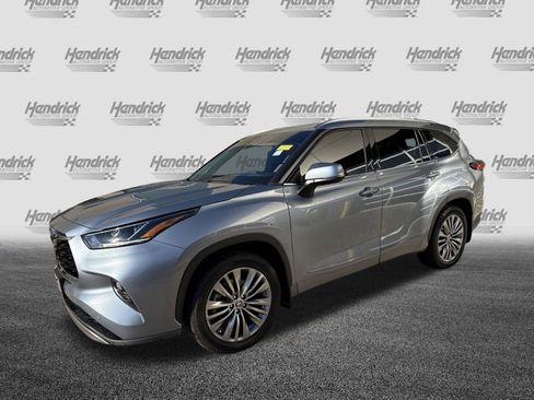 Used 2022 Toyota Highlander Platinum image 3