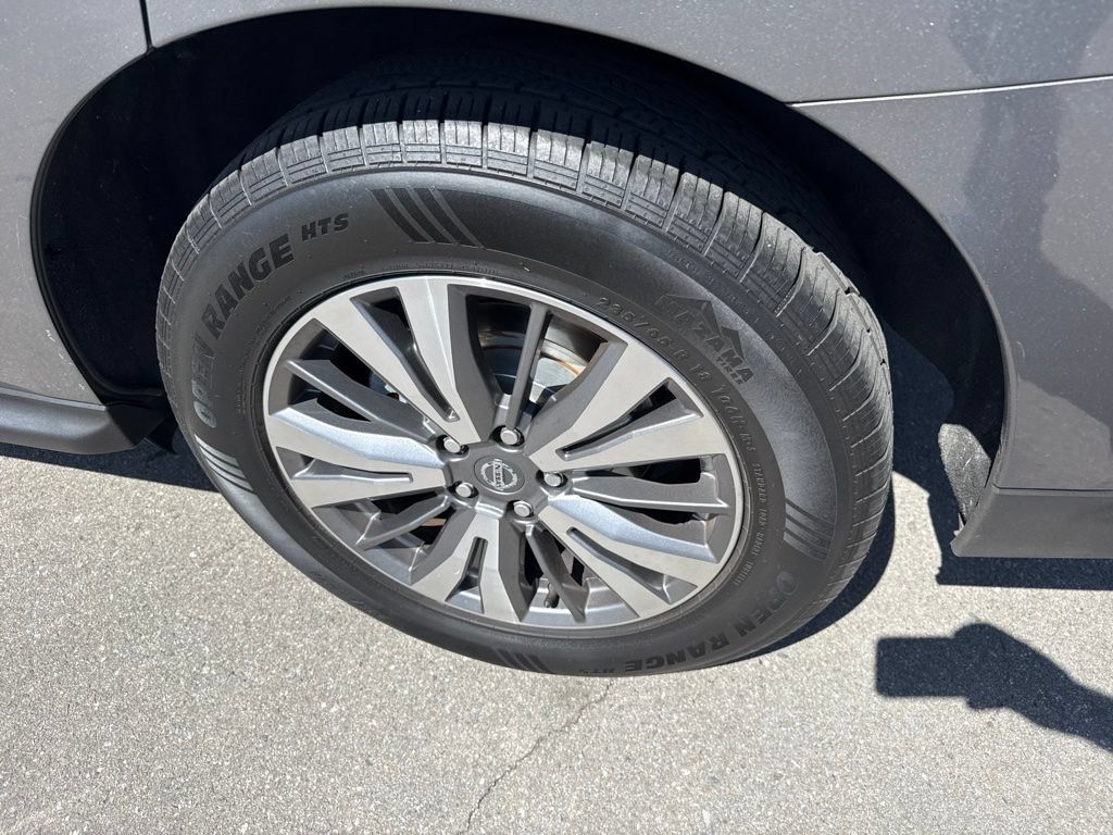 Used 2020 Nissan Pathfinder S AWD/4WD image 9