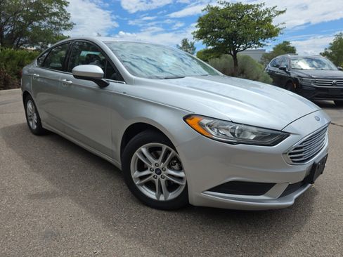Used 2018 Ford Fusion SE w/ Fusion SE Technology Package FWD image 16