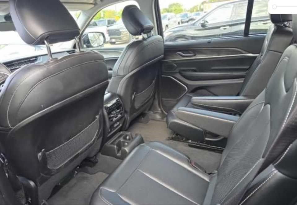 Used 2023 Jeep Grand Cherokee L Limited w/ Luxury Tech Group II AWD/4WD image 6