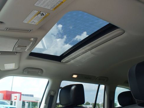 Used 2022 Nissan Armada Platinum RWD image 6