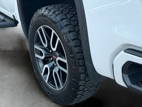 Used 2024 GMC Sierra 1500 AT4 w/ Technology Package AWD/4WD image 10