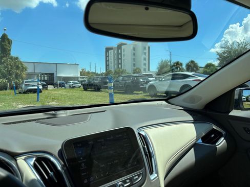 Used 2024 Chevrolet Malibu LT image 35