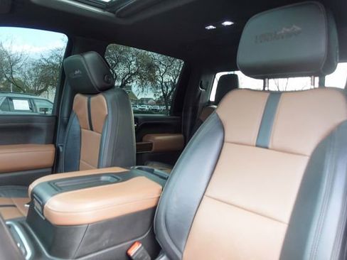 Used 2020 Chevrolet Silverado 3500 High Country w/ Technology Package image 28