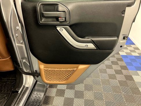 Used 2017 Jeep Wrangler Unlimited Sahara w/ Connectivity Group image 16