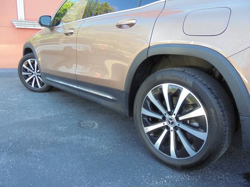 Used 2022 Mercedes-Benz GLB 250 4MATIC image 21