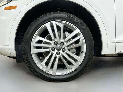 Used 2019 Audi Q5 Prestige w/ Premium Plus Package AWD/4WD image 39