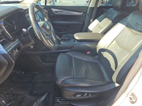 Used 2018 Cadillac XT5 Luxury w/ Driver Awareness Package image 18