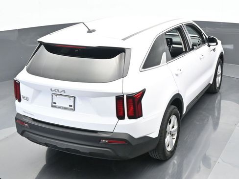 Used 2023 Kia Sorento LX image 42
