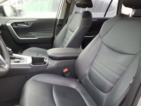 Used 2023 Toyota RAV4 XLE Premium AWD/4WD image 4