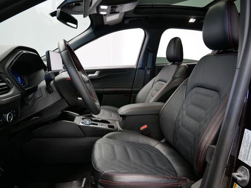 Used 2023 Ford Escape ST-Line Elite w/ Premium Technology Package image 3