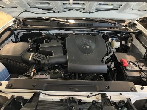 Used 2023 Toyota Tacoma TRD Sport image 40