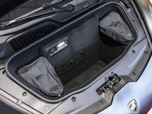 Used 2022 Lamborghini Huracan EVO RWD image 23