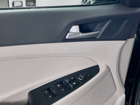 Used 2020 Hyundai Tucson Value w/ Winter Weather Package image 17