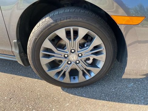 Used 2025 Honda Odyssey Touring image 6