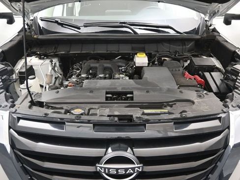 Used 2023 Nissan Pathfinder SV image 12