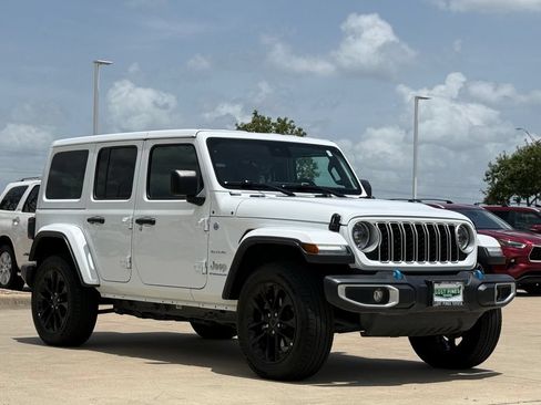 Used 2024 Jeep Wrangler Unlimited Sahara AWD/4WD image 6