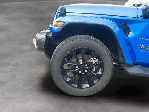 Used 2021 Jeep Wrangler Unlimited Sahara w/ Cold Weather Group AWD/4WD image 25