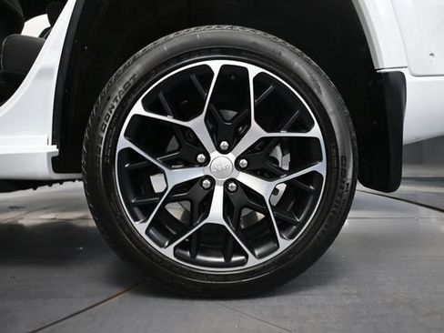 Used 2023 Jeep Grand Cherokee Summit AWD/4WD image 15