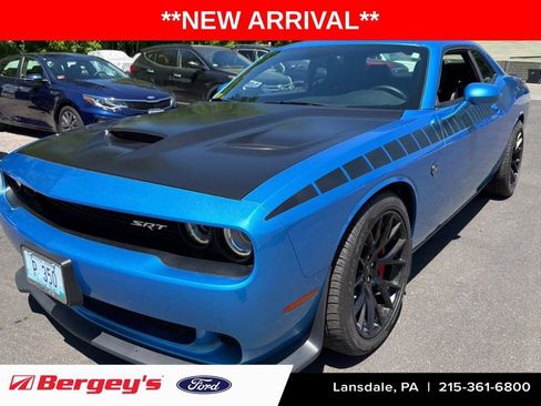 Used 2016 Dodge Challenger SRT Hellcat RWD image 1