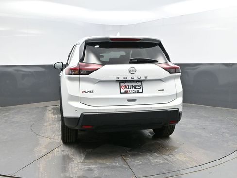 Used 2025 Nissan Rogue SV image 6