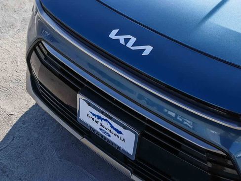 Used 2024 Kia Niro EX Touring FWD image 8