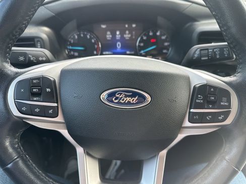 Used 2022 Ford Explorer XLT image 11