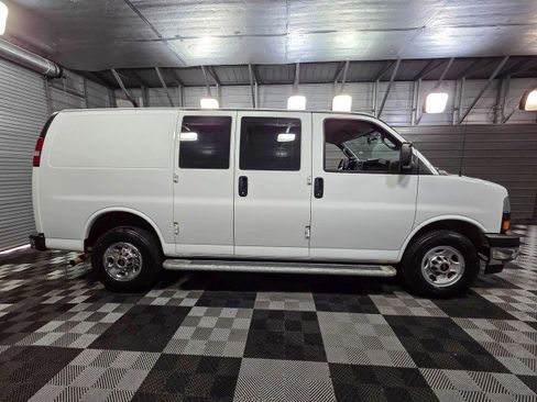 Used 2019 GMC Savana 2500 w/ Driver Convenience Package image 9