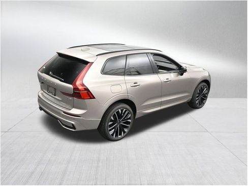 New 2026 Volvo XC60 T8 Ultra w/ Protection Package Premier AWD/4WD image 17