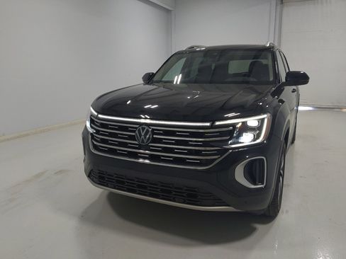 Used 2024 Volkswagen Atlas SEL AWD/4WD image 15