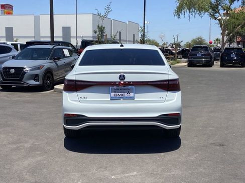 Used 2026 Volkswagen Jetta SE FWD image 5