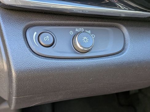 Used 2024 Buick Envista Sport Touring w/ Convenience I Package FWD image 17