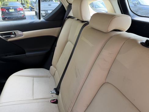 Used 2014 Lexus CT 200h FWD image 33