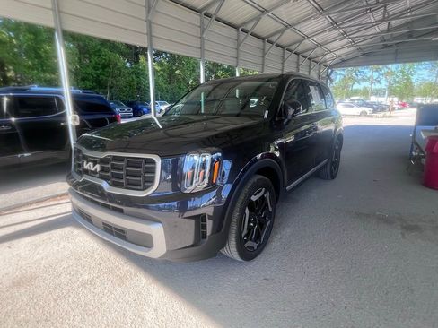 Used 2025 Kia Telluride S image 2