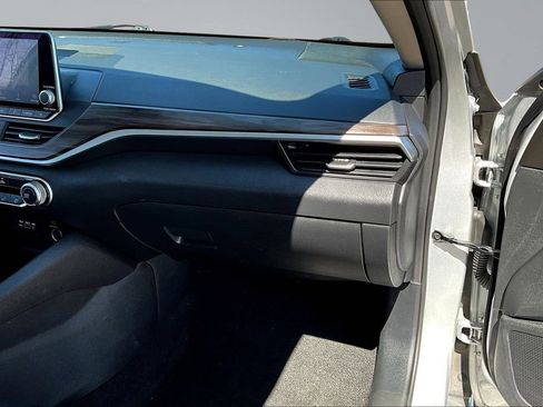Used 2024 Nissan Altima 2.5 SV image 27