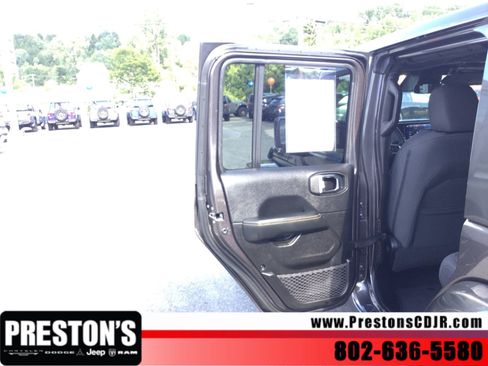 Used 2025 Jeep Wrangler Unlimited Sahara AWD/4WD image 28
