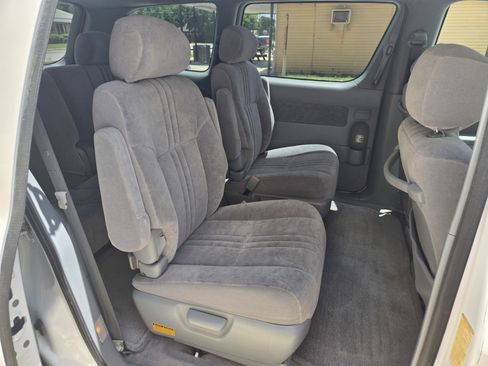 Used 2001 Toyota Sienna LE FWD image 10