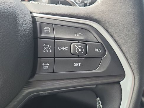 New 2025 Jeep Grand Cherokee L Altitude image 28