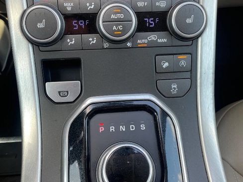 Used 2017 Land Rover Range Rover Evoque SE image 23