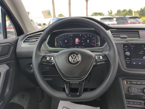 Used 2020 Volkswagen Tiguan SEL AWD/4WD image 26