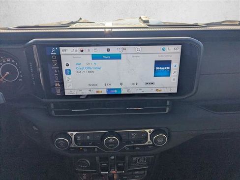 Used 2025 Jeep Gladiator Mojave image 13