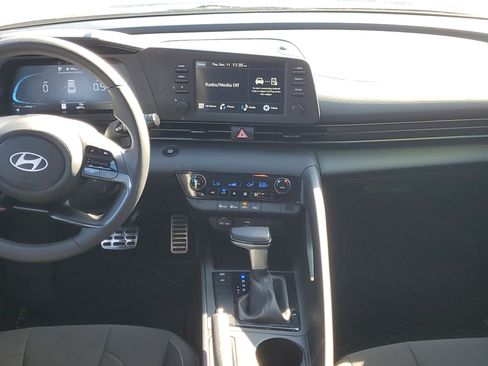 Used 2025 Hyundai Elantra Sport image 14