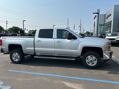 Used 2018 Chevrolet Silverado 2500 LT w/ LT Convenience Package AWD/4WD image 4