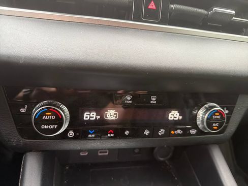 Used 2024 Mitsubishi Outlander SEL AWD/4WD image 11